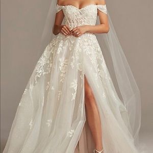 *SOLD* NWT- David’s Bridal wedding gown